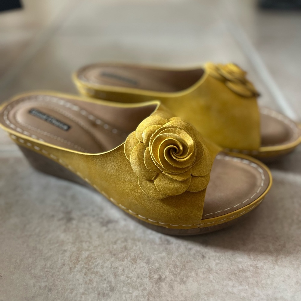 Good Choice wedge sandals